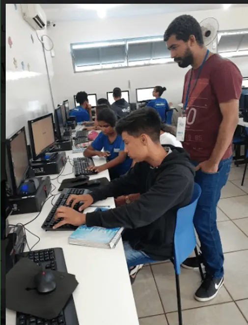 Jogando com Scratch com os alunos de 6° e 7° anos do ensino fundamental